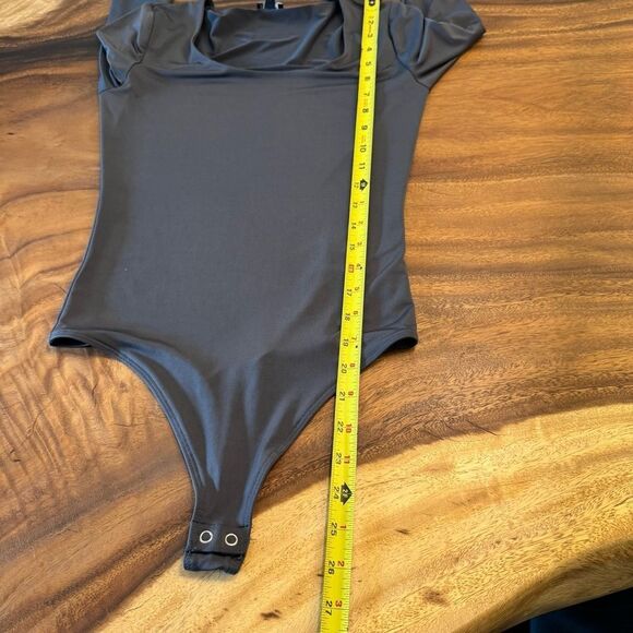 Express Body Contour Scoop Neck Long Sleeve Thong Bodysuit, Gray. Size XS - Picture 8 of 10